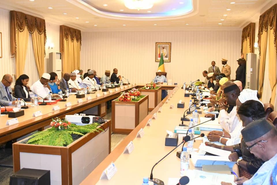 conseil-cabinet-ministre-gouvernement-boubou-cisse-premier-ibk-ibrahim-boubacar-keita-chef-etat-presidence-koulouba-palais-reunion-bamada-net-malije-niarela